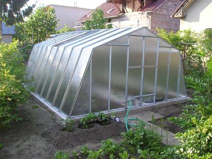 sklenik v zahrade deadda