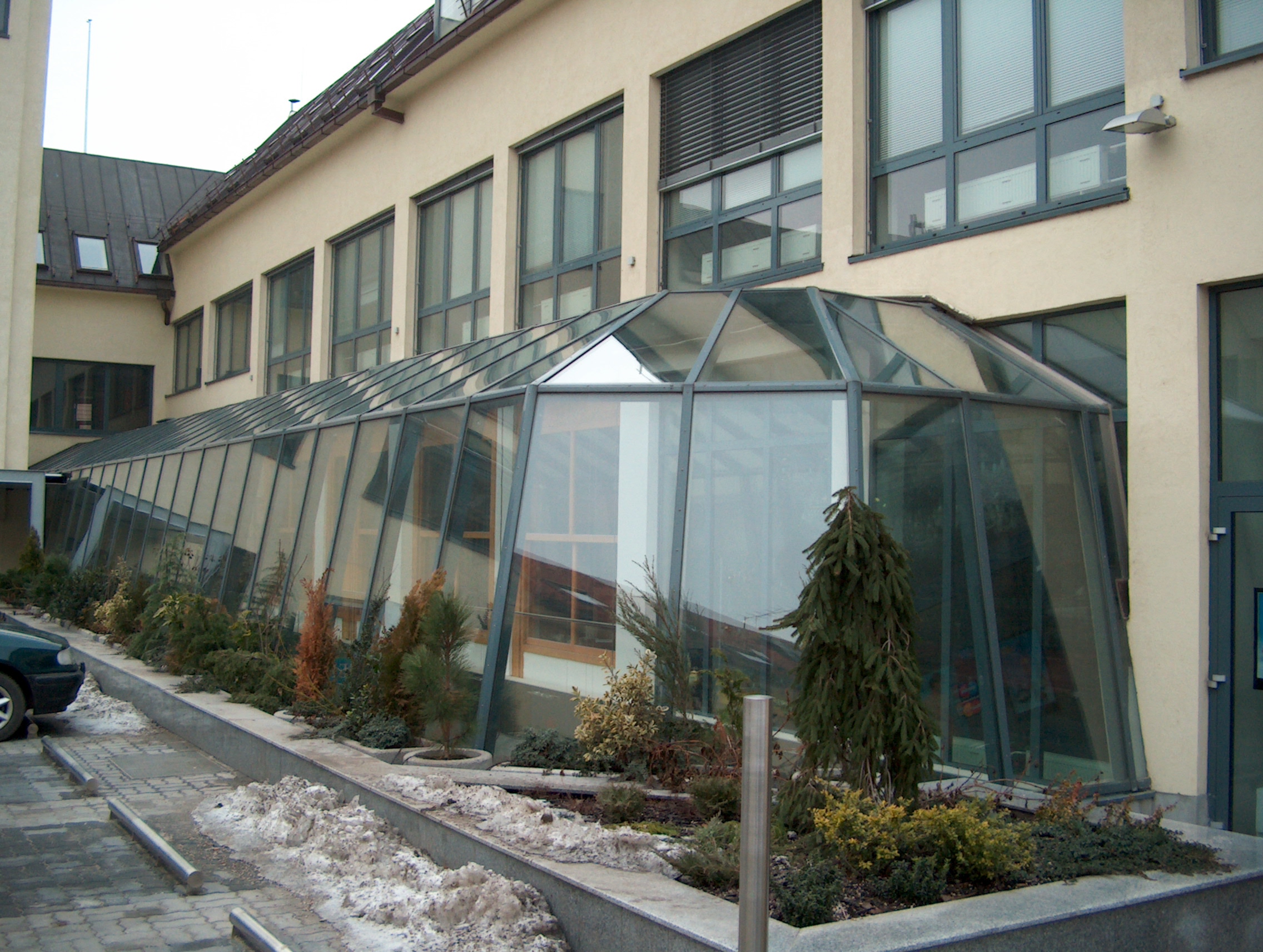 sklo hlinikova konstrukcia